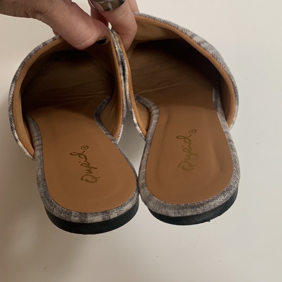 ⭐️HOST PICK⭐️ [7] Plaid flats - Picture 6 of 11